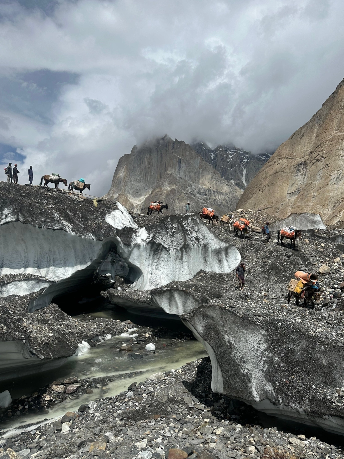 K2 BASE CAMP AND GONDOGORA LA PASS TREK - Fotoğraf 7