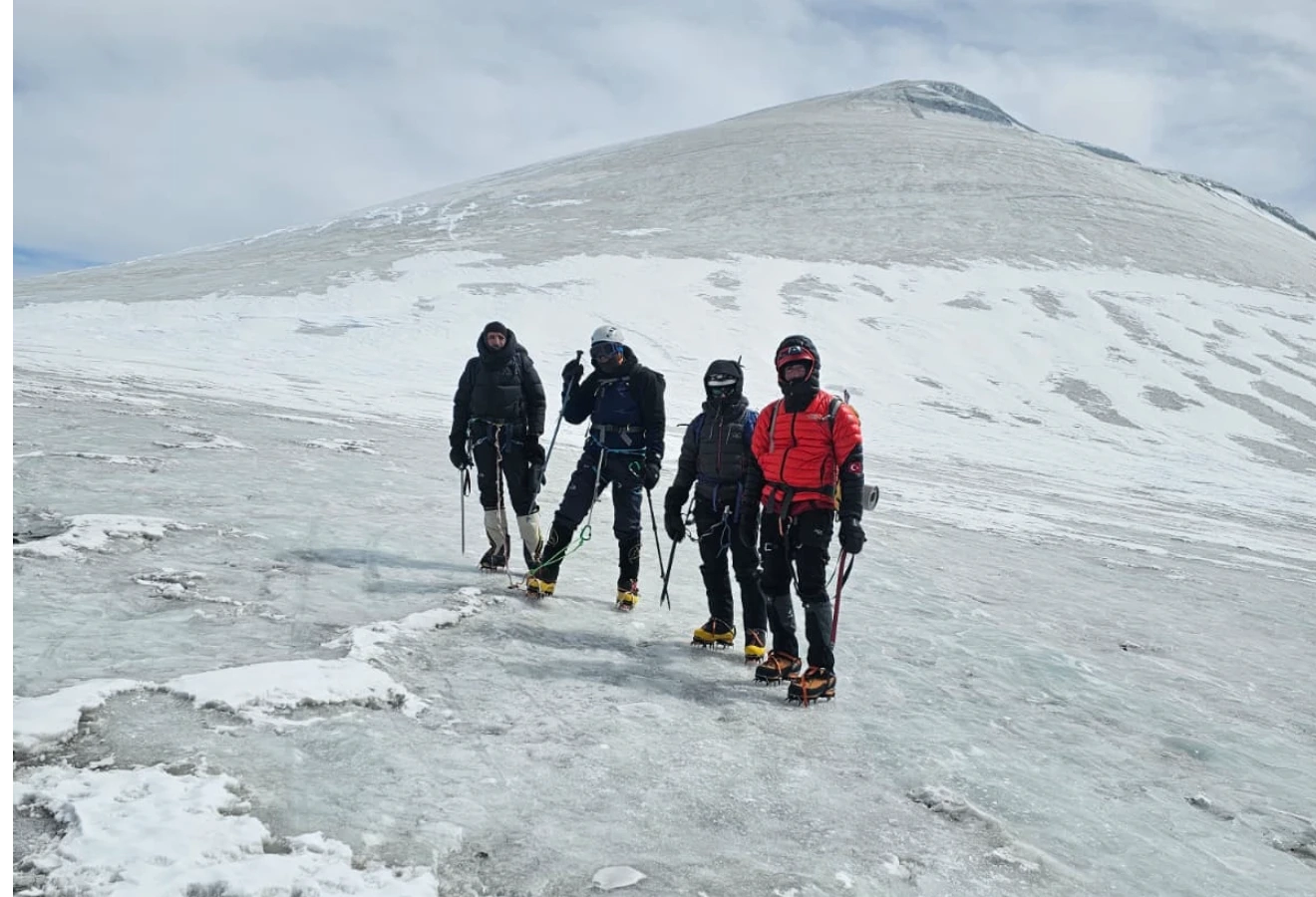 MOUNT ARARAT WINTER SUMMIT - Fotoğraf 1
