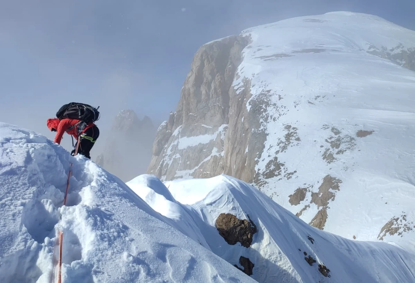 CILO MOUNTAINS RESHKO PEAK (4168) WINTER CLIMB - Fotoğraf 1